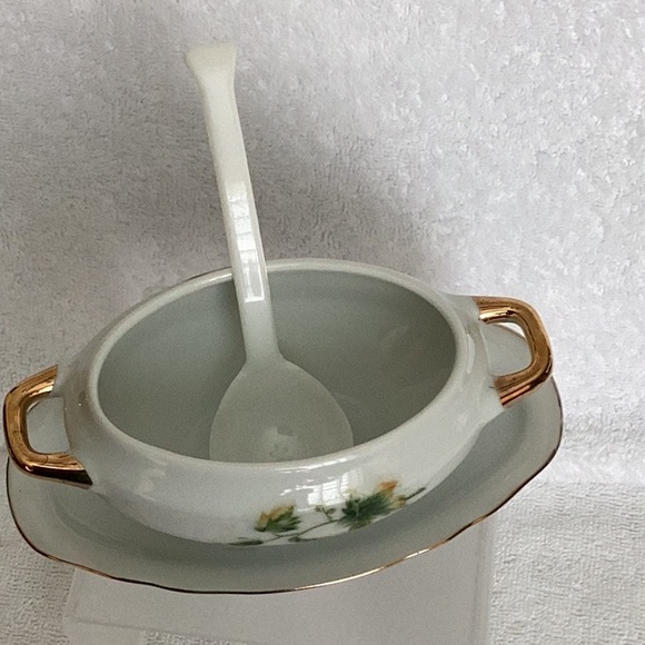 Vintage Royal Crown Condiment Server with Spoon .Marked 1446. White /Green/Gold - Picture 2 of 5
